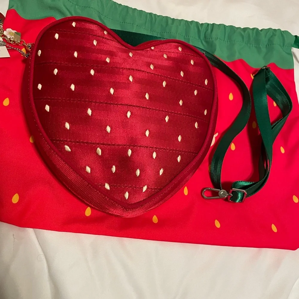 Harveys Sweetheart crossbody collectors series chocolate dipped strawberry - Picture 3 of 4